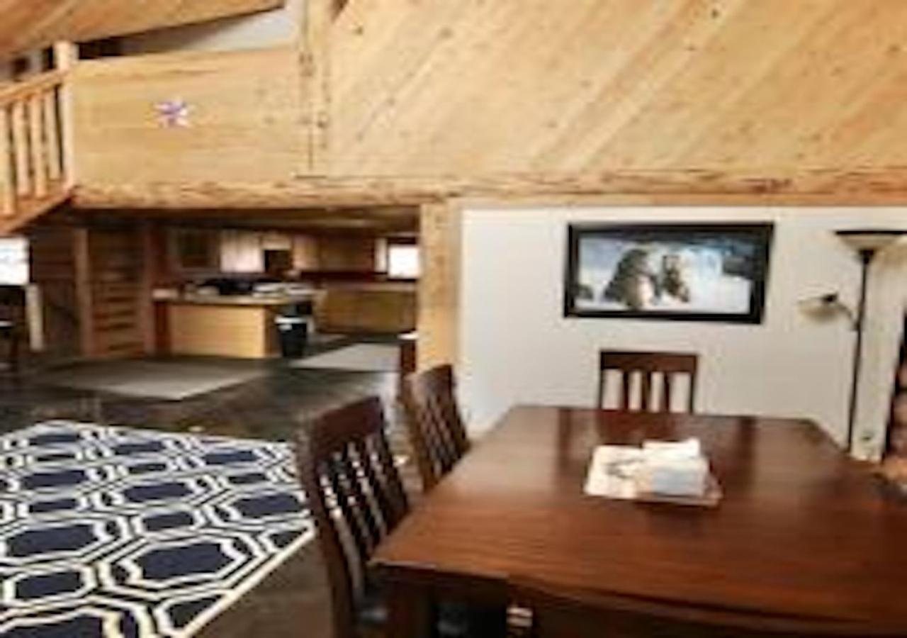 Вилла Log Haven In Бландинг Экстерьер фото